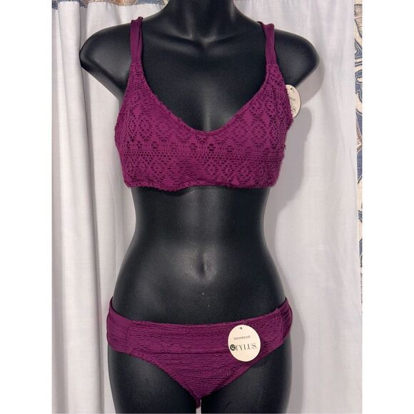 NEW WITH TAGS 2 piece Stylus Burgundy Bikini Bottoms size XL AND TOP SIZE LARGE - Picture 1 of 5